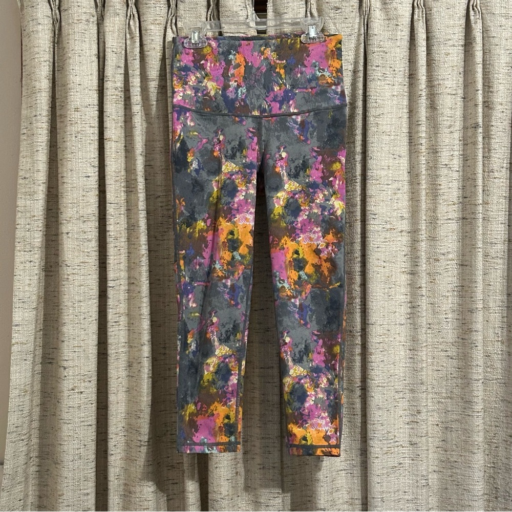 Mono B Multi-Colored Capri Leggings - Small
